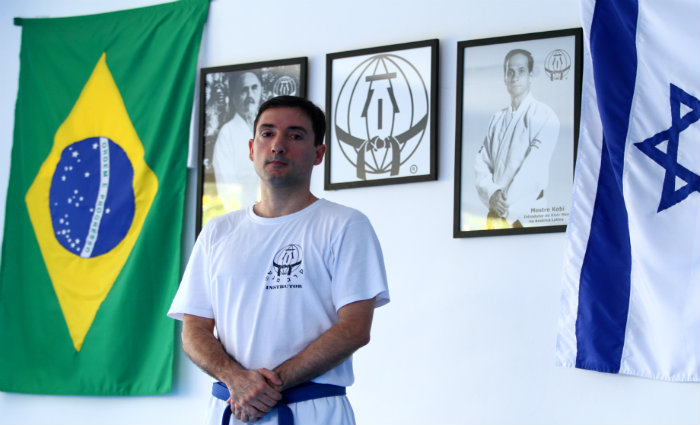 O instrutor-chefe da Federação Sul Americana de Krav Maga, Daniel Luz, conta que a técnica pode ser feita por qualquer pessoa e independe do tipo de porte físico.
Foto: Peu Ricardo/esp.DP.
