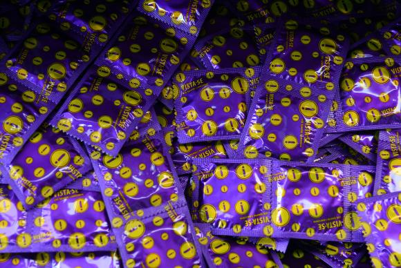 Entre os métodos contraceptivos figura o preservativo masculino, utilizado por 12,9% dos casais pesquisados na região central da capital paulista. Foto: Rovena Rosa/Agência Brasil/ Entre os métodos contraceptivos figura o preservativo masculino, utilizado por 12,9% dos casais pesquisados na região central da capital paulista. Foto: Rovena Rosa/Agência Brasil/