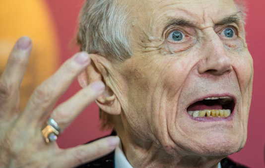 Poeta russo Evgueni Evtouchenko morreu aos 84 anos/Dmitry Serebryakov / AFP Poeta russo Evgueni Evtouchenko morreu aos 84 anos/Dmitry Serebryakov / AFP