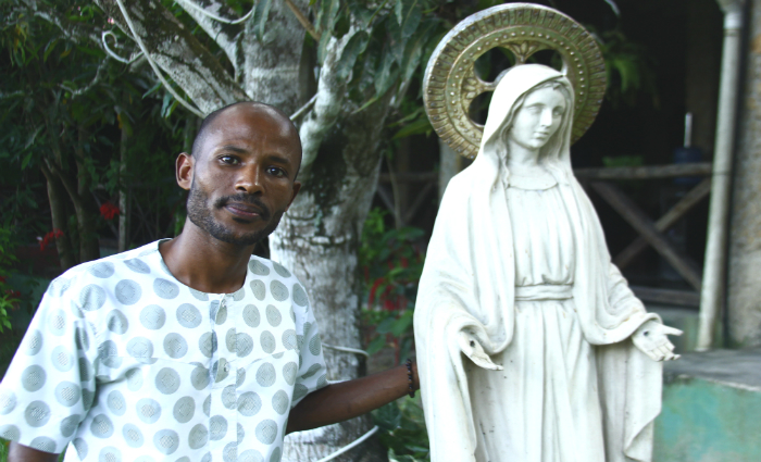 O africano Hidri Mariam passou 13 anos à procura de um novo lar e encontrou na Obra de Maria um caminho de paz e produtividade. Foto: Shilton Araújo/Esp. DP/ O africano Hidri Mariam passou 13 anos à procura de um novo lar e encontrou na Obra de Maria um caminho de paz e produtividade. Foto: Shilton Araújo/Esp. DP/