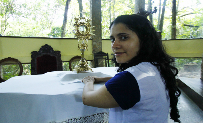 Camila conheceu serviço missionário durante um retiro de carnaval. Foto: Shilton Araújo/Esp. DP