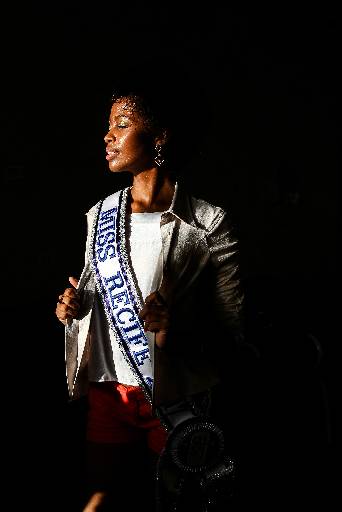"Nem sempre aceitei meu cabelo crespo e, por muito tempo, achei que ter uma origem pobre me impediria de conquistar o sonho de ser miss", diz Keron. Foto: Paulo Paiva/DP
