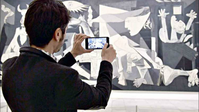 Obra prima de Picasso está exposta no museu Reina Sofia, depios de alguns anos "exilada" nos EUA. Foto: Javier Soriano/AFP/ Obra prima de Picasso está exposta no museu Reina Sofia, depios de alguns anos "exilada" nos EUA. Foto: Javier Soriano/AFP/