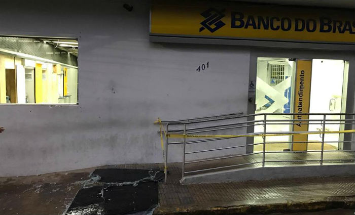 Os bandidos tentaram, sem sucesso, explodir o cofre do Banco do Brasil. Foto: Reprodução/ Facebook