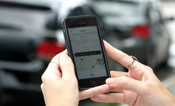 Na prática, emenda pode inviabilizar o oferecimento de serviços de transporte por aplicativos, como o Uber. Foto: Nando Chiappetta/DP/
