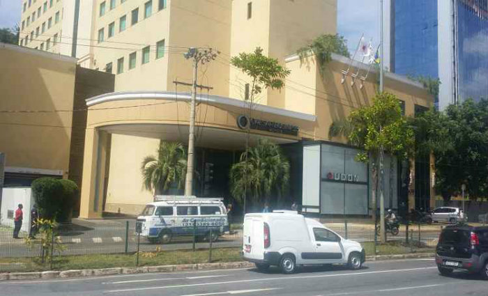 Defesa, perito e o cunhado de Ana estão no hotel nesta manhã. Foto: Edésio Ferreira/EM/DA Press/ Defesa, perito e o cunhado de Ana estão no hotel nesta manhã. Foto: Edésio Ferreira/EM/DA Press/