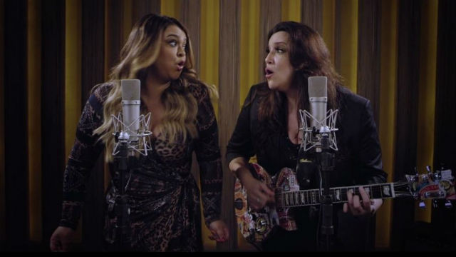 Preta Gil e Ana Carolina cantam juntas para o filme "Gostosas, lindas e sexies". Foto: YouTube/Reprodução/ Preta Gil e Ana Carolina cantam juntas para o filme "Gostosas, lindas e sexies". Foto: YouTube/Reprodução/