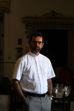 Frei Rinaldo ressalta que casamentos cobrem despesas, mas não há poupança. Foto: Julio Jacobina/DP