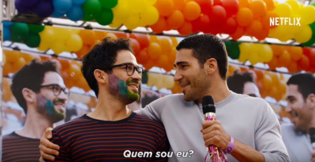 Hernando Fuentes (Alfonso Herrera) e Lito Rodriguez (Miguel Ángel Silvestre) são namorados na trama. Foto: Netflix/Reprodução/ Hernando Fuentes (Alfonso Herrera) e Lito Rodriguez (Miguel Ángel Silvestre) são namorados na trama. Foto: Netflix/Reprodução/
