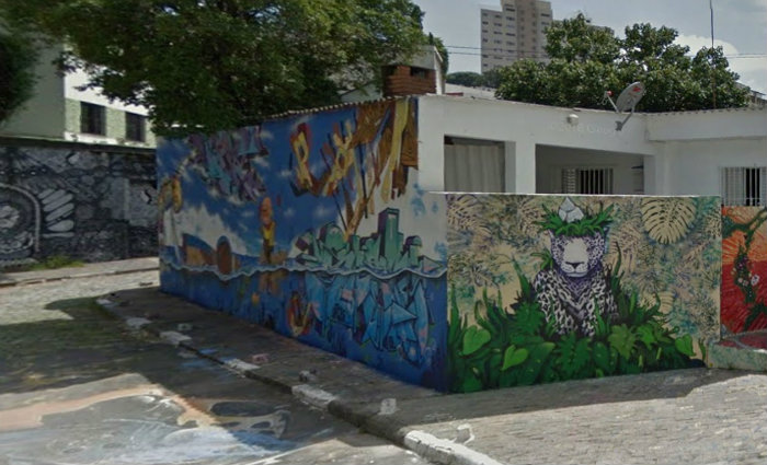 O muro antes de ser coberto. Morador reclamava do barulho ao redor. Foto: Google Street View/Reprodução