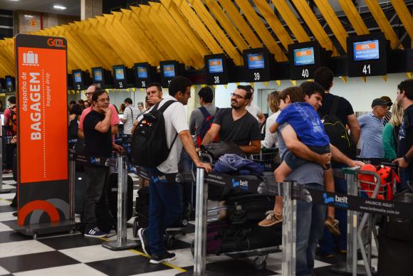 O Aeroporto de Congonhas recebe média diária de 57 mil passageiros e 580 pousos e decolagens em voos exclusivamente domésticos. Foto:Rovena Rosa/Agência Brasil/ O Aeroporto de Congonhas recebe média diária de 57 mil passageiros e 580 pousos e decolagens em voos exclusivamente domésticos. Foto:Rovena Rosa/Agência Brasil/