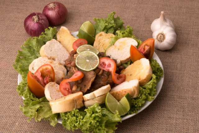 O prato A língua de Seu Biu é homenagem ao patriarca que dá nome ao boteco em Olinda. Foto: Costa Neto/Divulgação