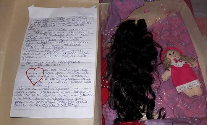 Além da mecha, a menina também escreveu uma cartinha à mão e comprou uma boneca. Foto: Cortesia