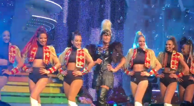 Xuxa se apresentou no Rio ao lado das dançarinas. Foto: Facebook/reprodução/ Xuxa se apresentou no Rio ao lado das dançarinas. Foto: Facebook/reprodução/