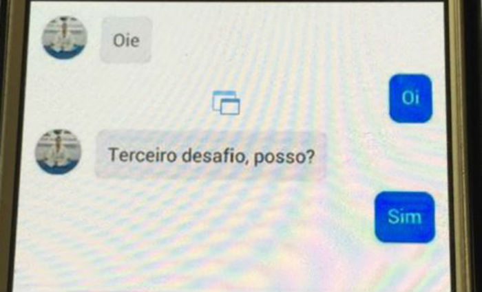Pelo Messenger, curador já teria pedido para a jovem, de 19 anos, subir em um telhado.Foto: Polícia Civil/ Divulgação/ Pelo Messenger, curador já teria pedido para a jovem, de 19 anos, subir em um telhado.Foto: Polícia Civil/ Divulgação/