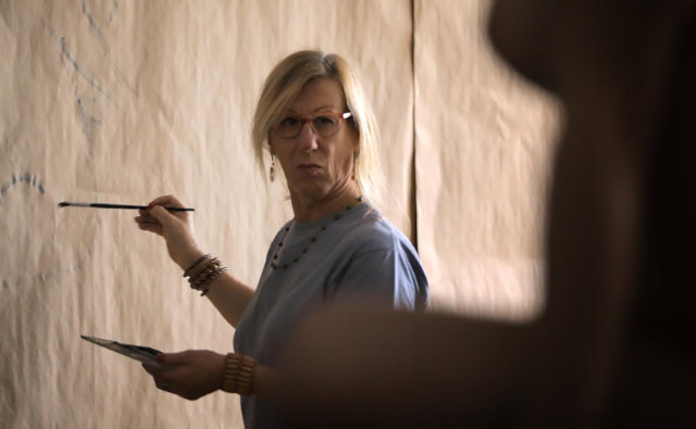 No documentário, Laerte aborda questões sobre 'o que é ser mulher'. Foto: Netflix/Divulgação/ No documentário, Laerte aborda questões sobre 'o que é ser mulher'. Foto: Netflix/Divulgação/