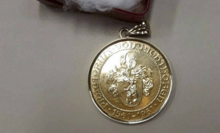 Medalhinha com o brasão da família Von Richthofen Foto: reprodução