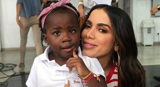 Comentário preconceituoso foi feito em foto de Titi com Anitta. Foto: Instagram/Reprodução/ Comentário preconceituoso foi feito em foto de Titi com Anitta. Foto: Instagram/Reprodução/