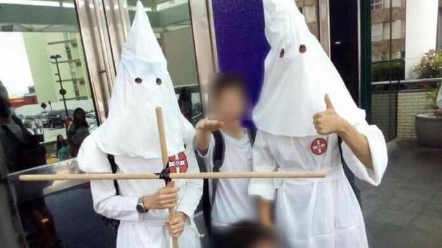 Proposta da ação era "descontrair" alunos que fariam vestibular a partir do uso de fantasias. Foto: Reprodução/Facebook/ Proposta da ação era "descontrair" alunos que fariam vestibular a partir do uso de fantasias. Foto: Reprodução/Facebook/