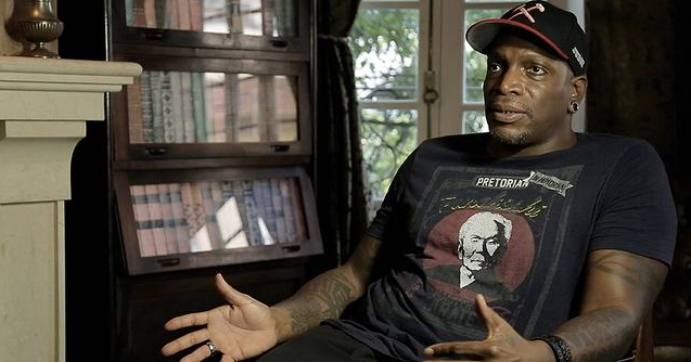 Derrick Green teve a difícil tarefa de substituir Max Cavalera. Foto: O2Play/divulgação 