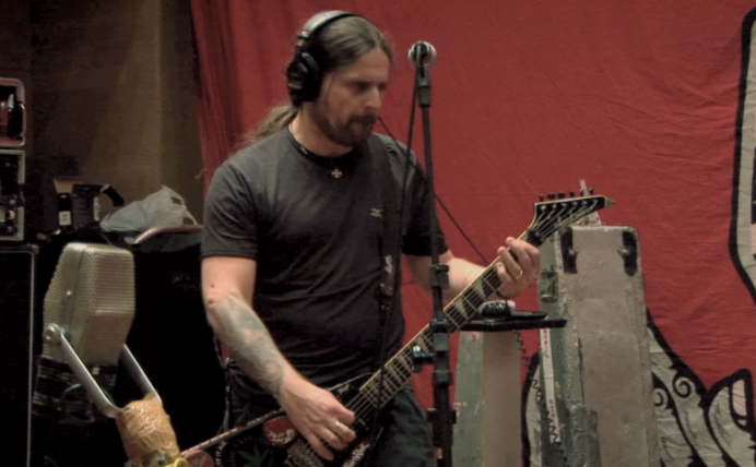 Ensaios e processo criativo da banda são retratados. Foto: O2Play/divulgação 