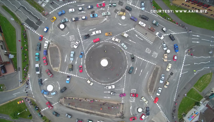 Imagem a&eacute;rea do Magic Roundabout. Foto: Youtube/Reprodu&ccedil;&atilde;o/
