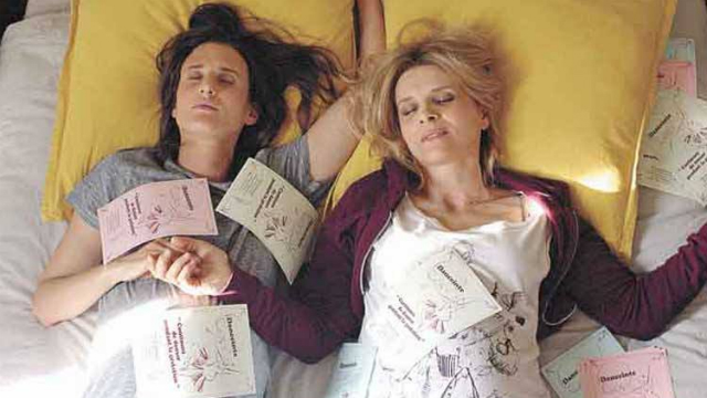 Camille Cotting e Juliette Binoche interpretam a filha certinha e a mãe porra-louca que engravidam ao mesmo tempo. Foto: California Filmes/Divulgação/ Camille Cotting e Juliette Binoche interpretam a filha certinha e a mãe porra-louca que engravidam ao mesmo tempo. Foto: California Filmes/Divulgação/