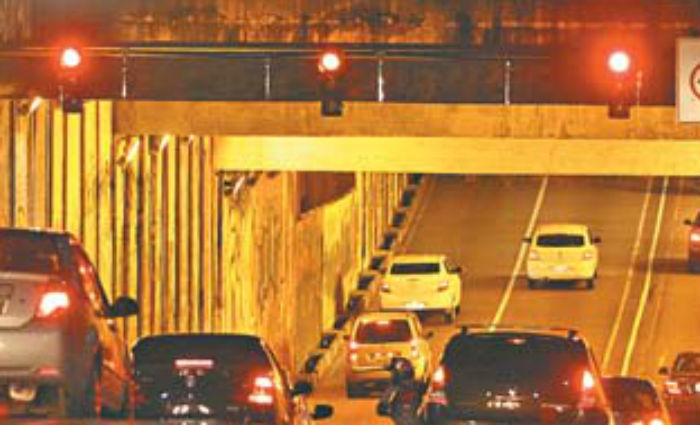 Semáforo é desligado no Túnel do Pina. Foto: Peu Ricardo/ DP/ Semáforo é desligado no Túnel do Pina. Foto: Peu Ricardo/ DP/