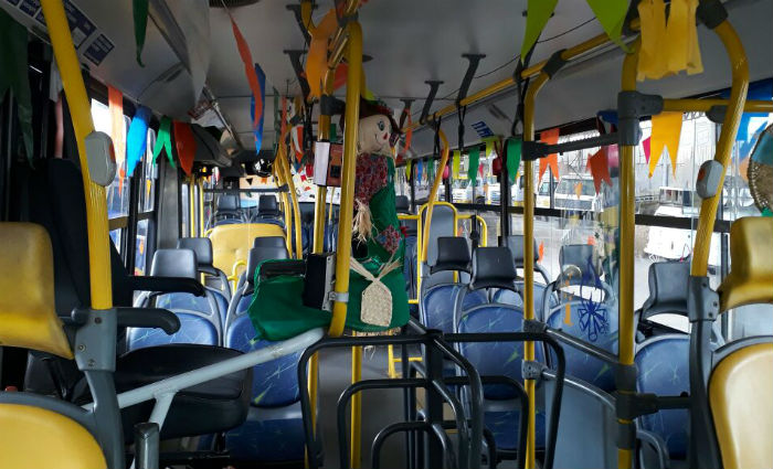 Ônibus do Forró leva público para o Alto do Moura. Foto: Divulgação/ Ônibus do Forró leva público para o Alto do Moura. Foto: Divulgação/