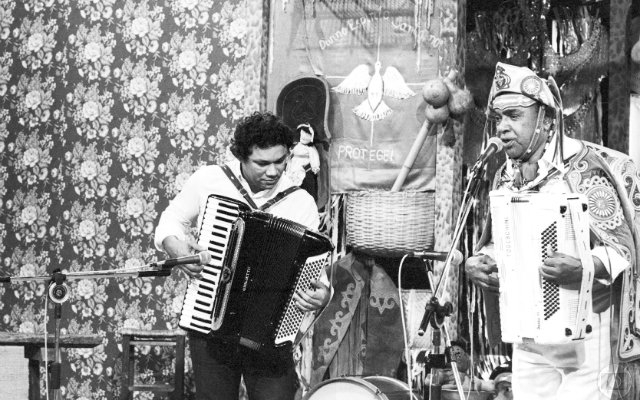 Dominguinhos e o Mestre Lua, durante o programa Som Brasil. TV Globo/Divulga&ccedil;&atilde;o/