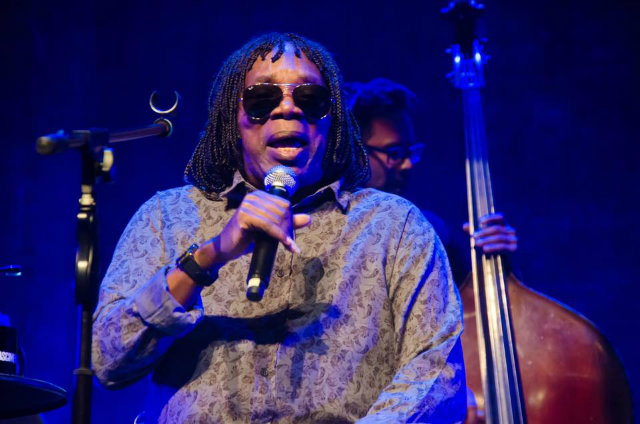 Artista passeia por cl&aacute;ssicos da carreira. Foto: Facebook/Reprodu&ccedil;&atilde;o/