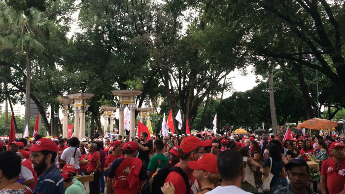 Concentração teve início às 15h, na Praça do Derby. Foto: Luiza Bessa/Esp. DP