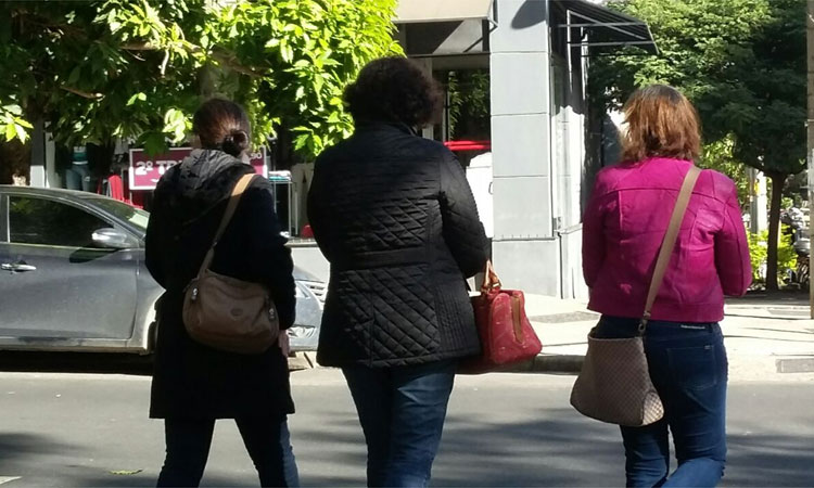 Mesmo com sol forte, temperatura vai se manter baixa em BH nesta manhã (foto: Jair Amaral/EM/DA Press)