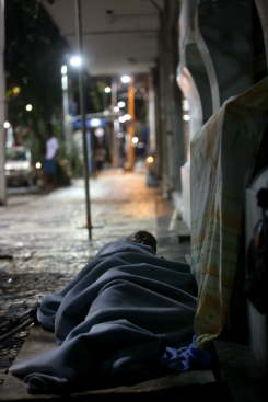 Ronaldo Soares, 52. "Em dia de calor, tomo até três banhos. Mas, nesse frio, estou há três dias sem banho". Foto: Teresa Maia/DP