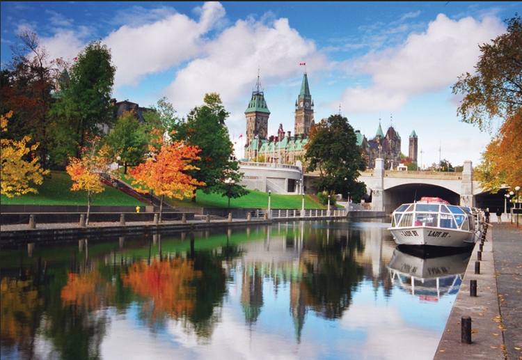 Canal Rideau, um dos principais pontos turísticos de Ottawa, é parada obrigatória para os visitantes (foto: Ottawa Tourism/Divulgação)
