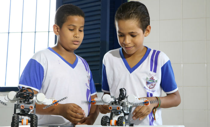 Estudantes da rede municipal de Itapissuma criam drone para monitorar a cidade. Foto: Ragner Mousinho/Divulgação/