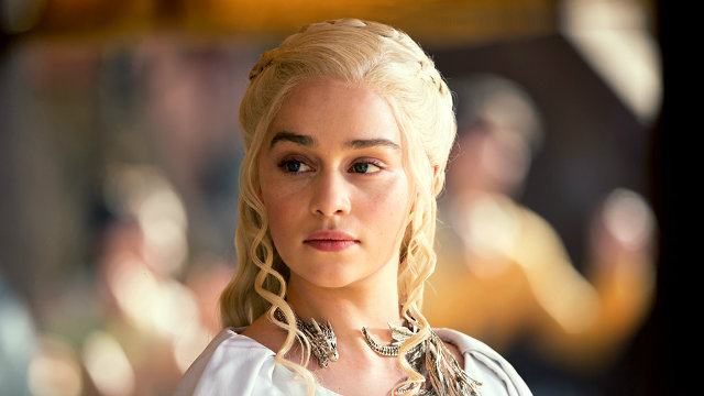 Como uma das últimas Targaryens vivas, Daenerys Targaryen é a única personagem que usa o dialeto da maneira como será ensinado. Foto: HBO/Divulgação/