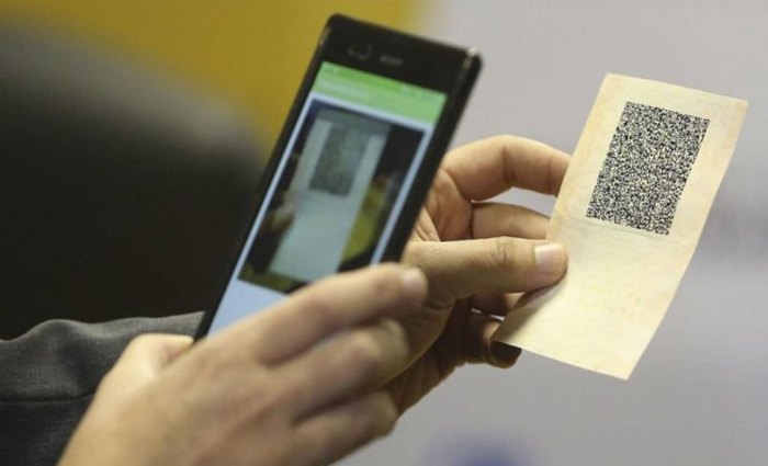 Com a novidade, os motoristas poderão apresentar o documento de porte obrigatório em formato digital, que poderá ser comprovado pela assinatura com certificado digital do emissor ou com a leitura do QRCode. Foto: José Cruz/Agência Brasil/Com a novidade, os motoristas poderão apresentar o documento de porte obrigatório em formato digital, que poderá ser comprovado pela assinatura com certificado digital do emissor ou com a leitura do QRCode. Foto: José Cruz/Agência Brasil Com a novidade, os motoristas poderão apresentar o documento de porte obrigatório em formato digital, que poderá ser comprovado pela assinatura com certificado digital do emissor ou com a leitura do QRCode. Foto: José Cruz/Agência Brasil/Com a novidade, os motoristas poderão apresentar o documento de porte obrigatório em formato digital, que poderá ser comprovado pela assinatura com certificado digital do emissor ou com a leitura do QRCode. Foto: José Cruz/Agência Brasil