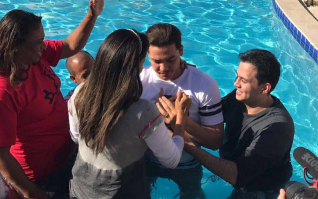 Cantor compartilhou imagens da carim&ocirc;nia. Foto: Instagram/Reprodu&ccedil;&atilde;o/