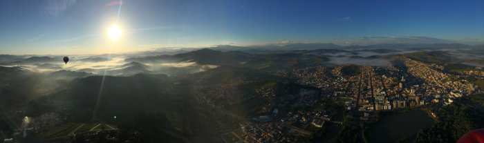 No voo panorâmico, dá para conferir boa parte da Serra da Mantiqueira e do colorido dos cafezais. Foto: Diogo Carvalho/DP/ No voo panorâmico, dá para conferir boa parte da Serra da Mantiqueira e do colorido dos cafezais. Foto: Diogo Carvalho/DP/