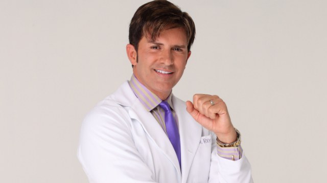 O cirurgião que ficou famoso pelo programa Dr Hollywood virá ao Recife. Foto: Estética Conect/Reprodução/
