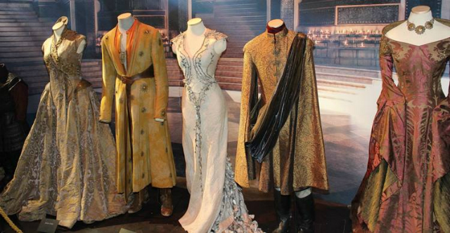 A figurinista Michele Clapton é a mente criativa das roupas dos personagens épicos da série. Foto: HBO/Divulgação