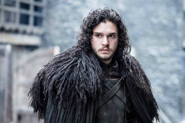 Jon Snow usa peles de animais que o próprio cavaleiro tingiu de preto ao fazer o juramento. Foto: HBO/Divulgação