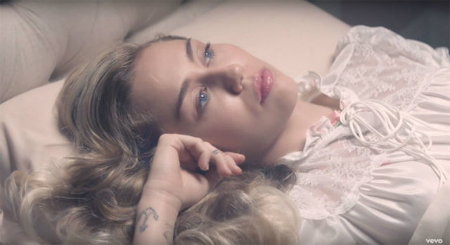 Nem Miley, voz dos hits Wrecking ball e Party in the USA, nem Stella se pronunciaram sobre o ocorrido. Foto:YouTube/Reprodução