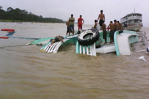 O barco saiu de Santarém e seu destino final era Vitória do Xingu. Foto: Hélio Sibiê/Mirante FM/AE/ O barco saiu de Santarém e seu destino final era Vitória do Xingu. Foto: Hélio Sibiê/Mirante FM/AE/