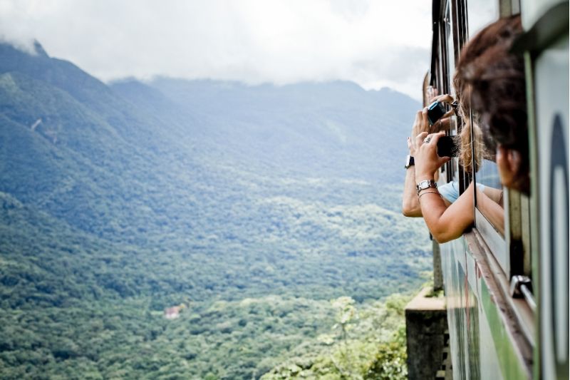 Serra do Mar Paranaense: linha que liga Curitiba a Paranaguá transporta 10 mil pessoas por mês. Falta de investimentos inviabiliza o mercado. Foto: Reprodução/
