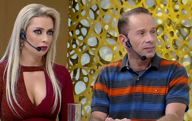 Ao lado da atual esposa, Aline Kezh Felgueira, o cantor revelou j&aacute; ter tentado suic&iacute;dio. Foto: RedeTV!/Reprodu&ccedil;&atilde;o/