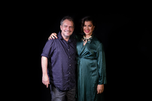 Jo&atilde;o Falc&atilde;o e Isadora Melo j&aacute; haviam trabalhado juntos em Gabriela - um musical. Cr&eacute;dito: Flora Negri/Divulga&ccedil;&atilde;o/