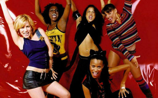 Luciana, Aline, Karin, Fantine e Lissah formam a banda Rouge. Foto: Columbia Records/Divulgação/