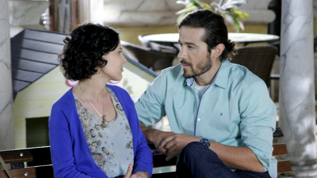 Carol e Fernando conversam. Foto: SBT/Divulgação/ Carol e Fernando conversam. Foto: SBT/Divulgação/